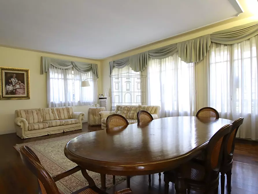 Immagine 12 di Villa in vendita  in Viale Pacini 35 a Lucca
