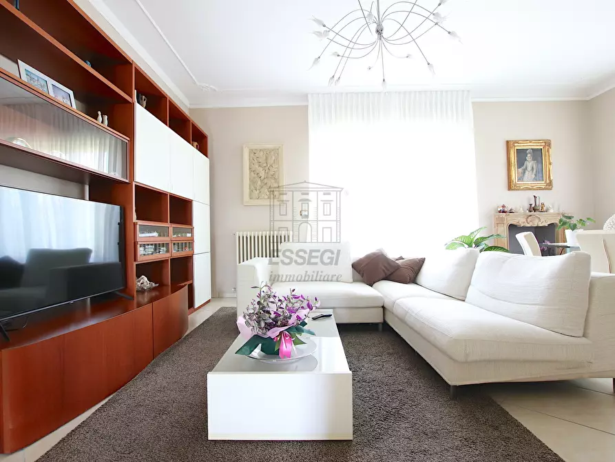 Immagine 8 di Villa in vendita  in Via del Brennero a Lucca