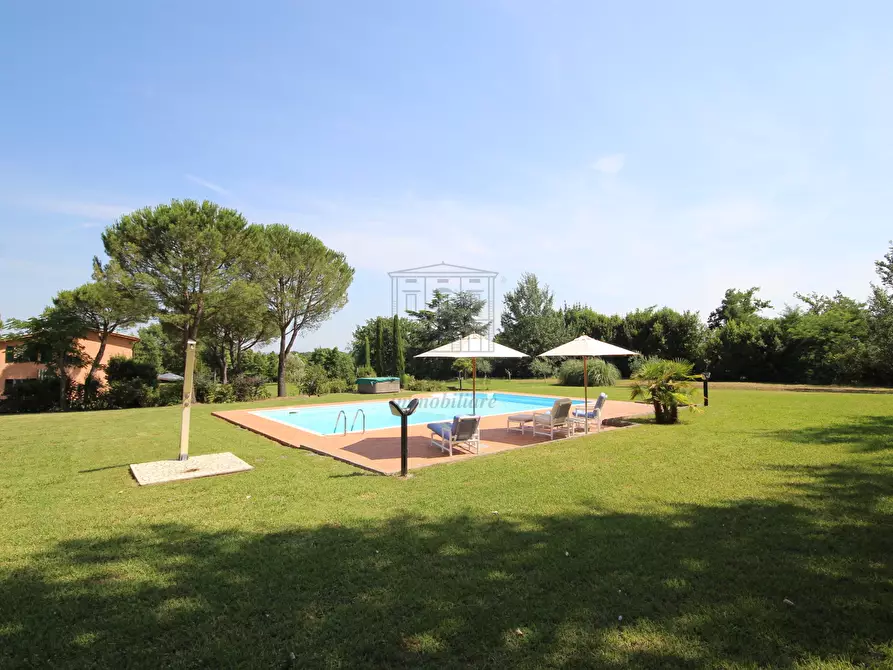 Immagine 6 di Rustico / casale in vendita  a Lucca