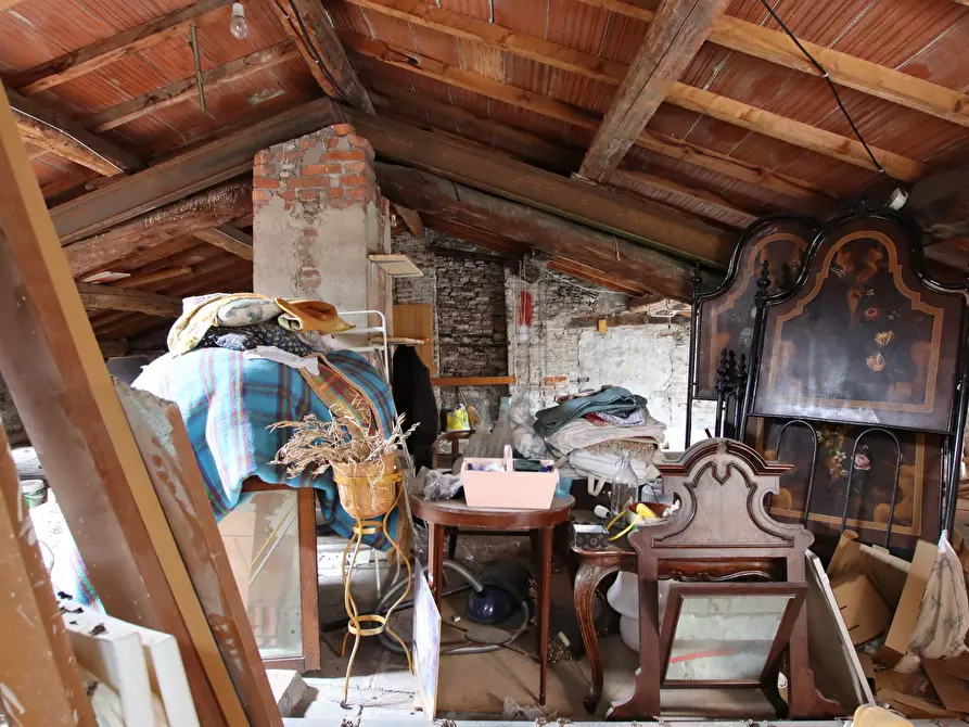 Immagine 21 di Appartamento in vendita  a Lucca