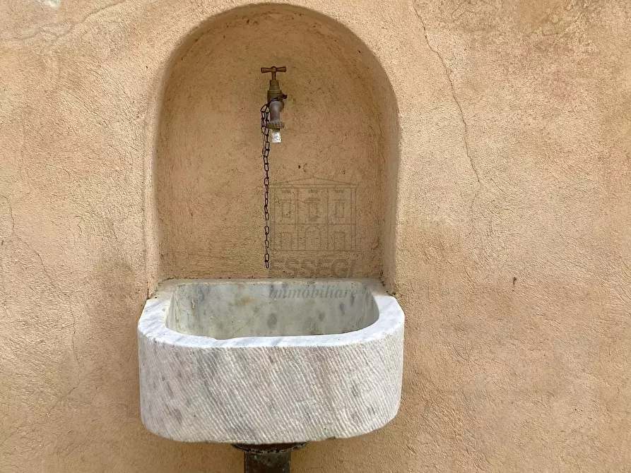 Immagine 4 di Rustico / casale in vendita  in Via della Scogliera 182 a Lucca