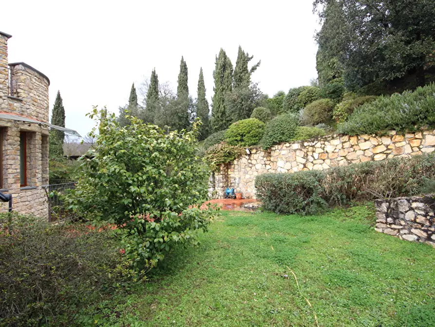 Immagine 6 di Villa in vendita  in via delle foreste a Lucca