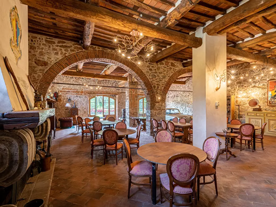 Immagine 37 di Villa in vendita  in via del maccennere a Lucca