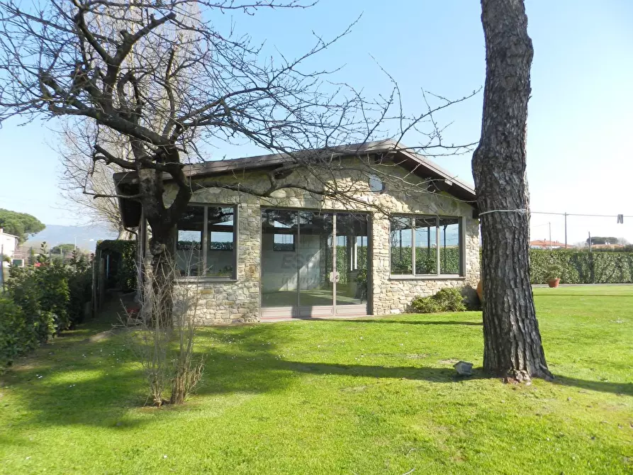 Immagine 12 di Villa in vendita  in Traversa II Via Vecchia Pesciatina 84 a Lucca