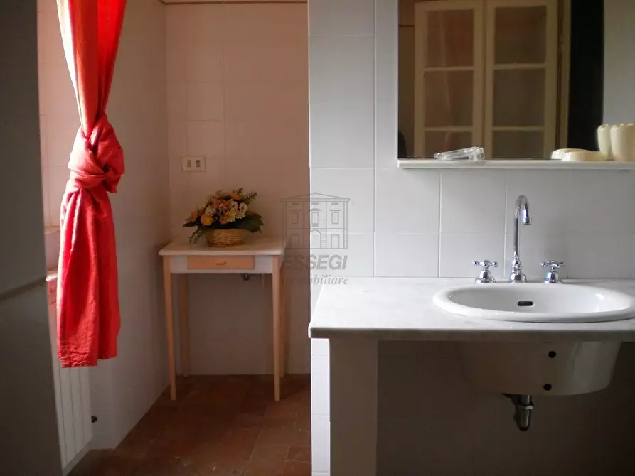 Immagine 25 di Rustico / casale in vendita  in Via di matraia a Lucca