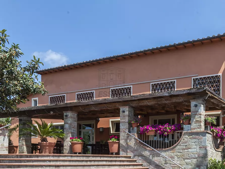 Immagine 9 di Rustico / casale in vendita  in Via di Montecarlo 59 a Lucca