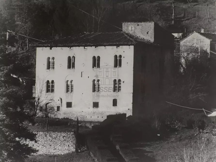 Immagine 1 di Villa in vendita  in via Colli 23 a Pescaglia