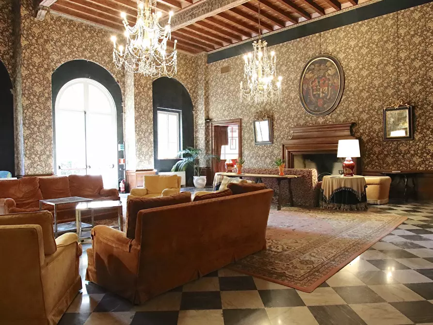Immagine 8 di Albergo/B&B/Residence in vendita  in Via Nuova per Pisa a Lucca