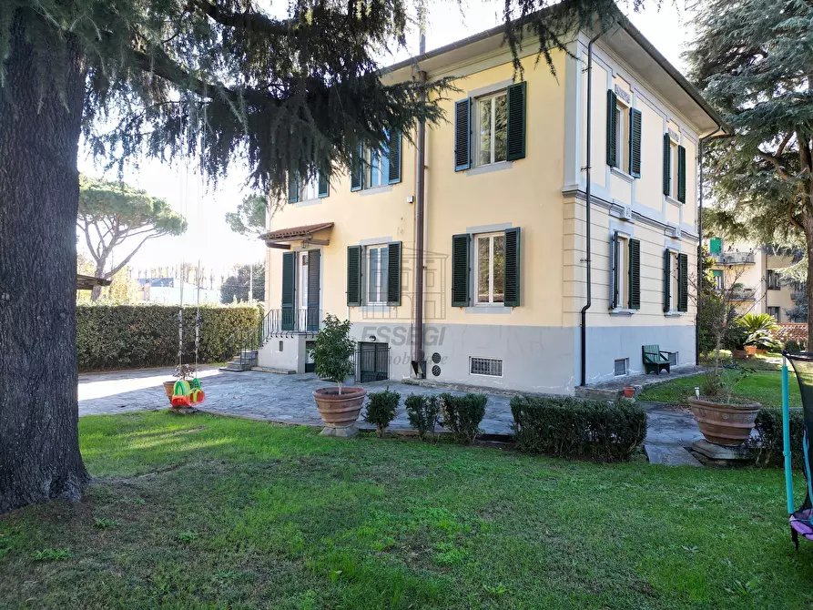 Immagine 4 di Villa in vendita  in via barsanti e matteucci a Lucca