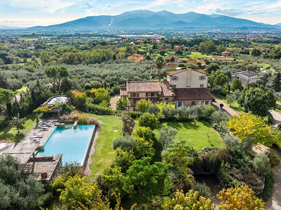Immagine 1 di Villa in vendita  in via di Montechiari a Montecarlo