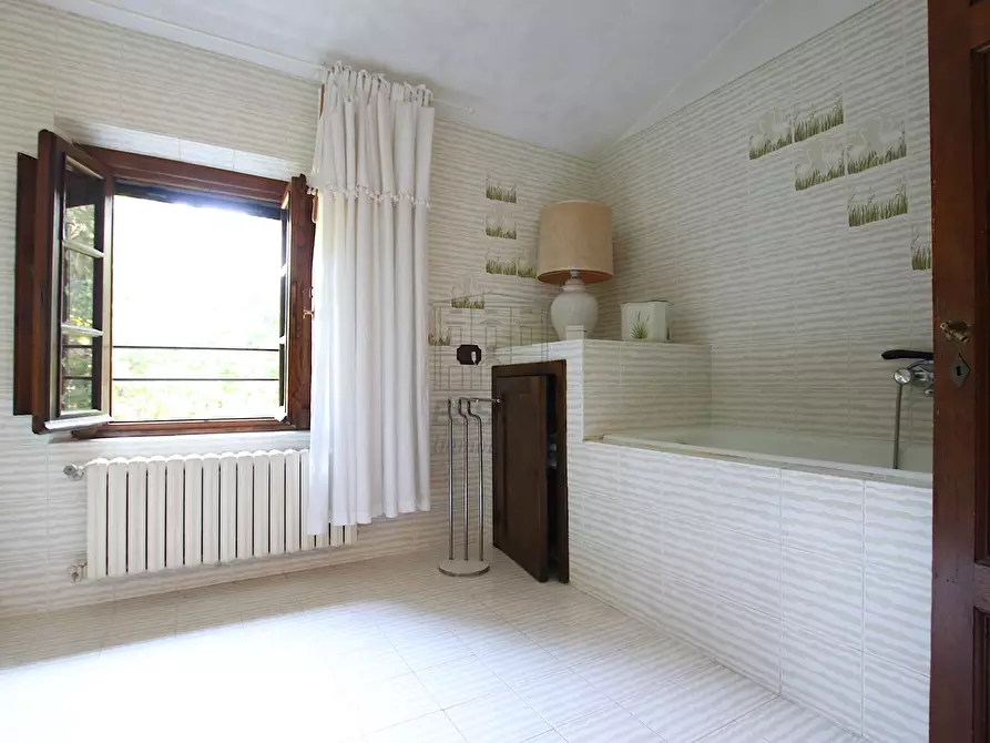 Immagine 96 di Rustico / casale in vendita  in Via della Chiesa di Gragnano a Lucca