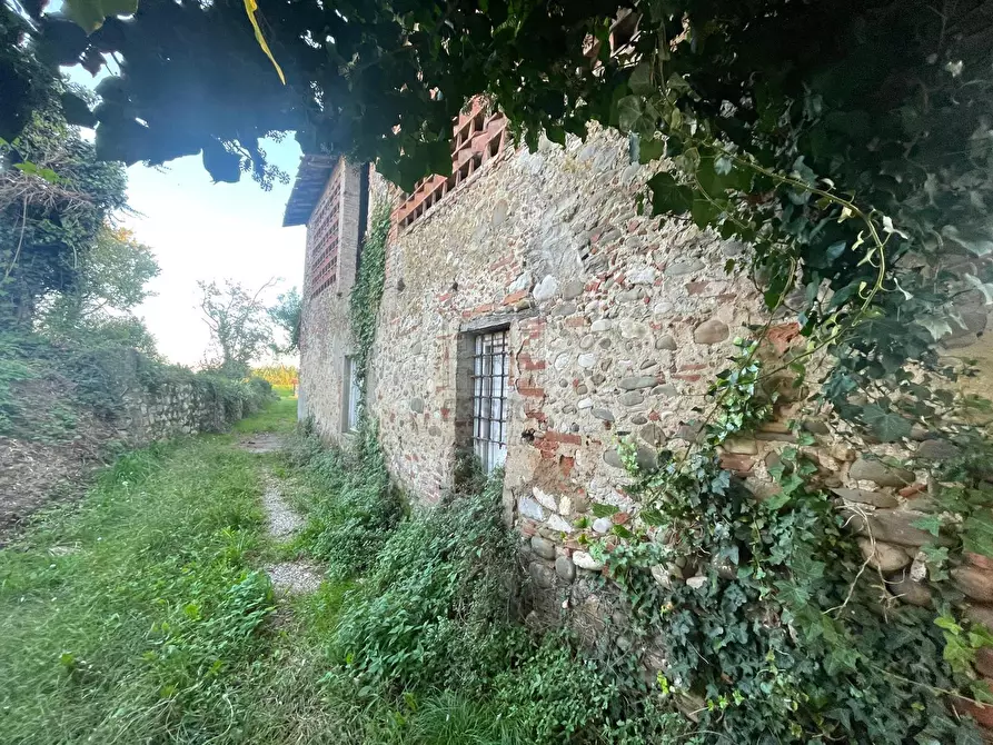 Immagine 4 di Rustico / casale in vendita  a Lucca