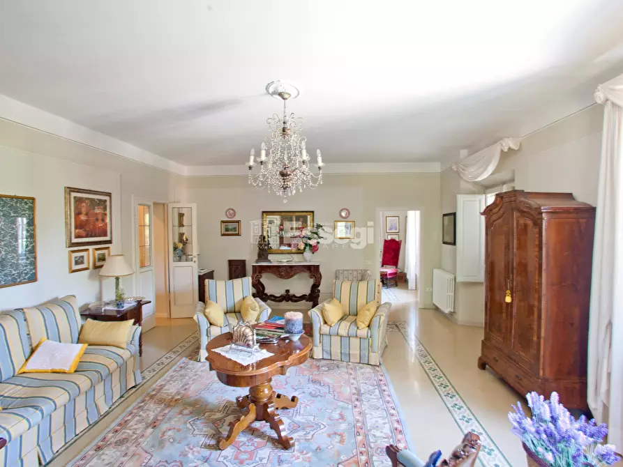 Immagine 23 di Villa in vendita  a Lucca