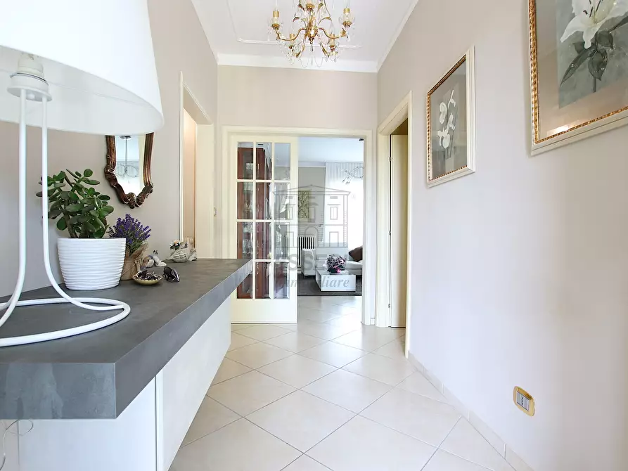 Immagine 6 di Villa in vendita  in Via del Brennero a Lucca
