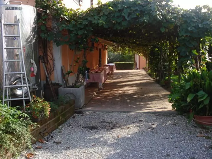 Immagine 25 di Rustico / casale in vendita  in via di san martino a Lucca