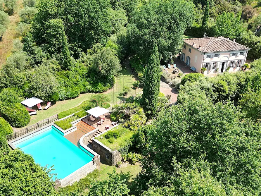 Immagine 1 di Villa in vendita  in Via Picciorana 471 a Lucca