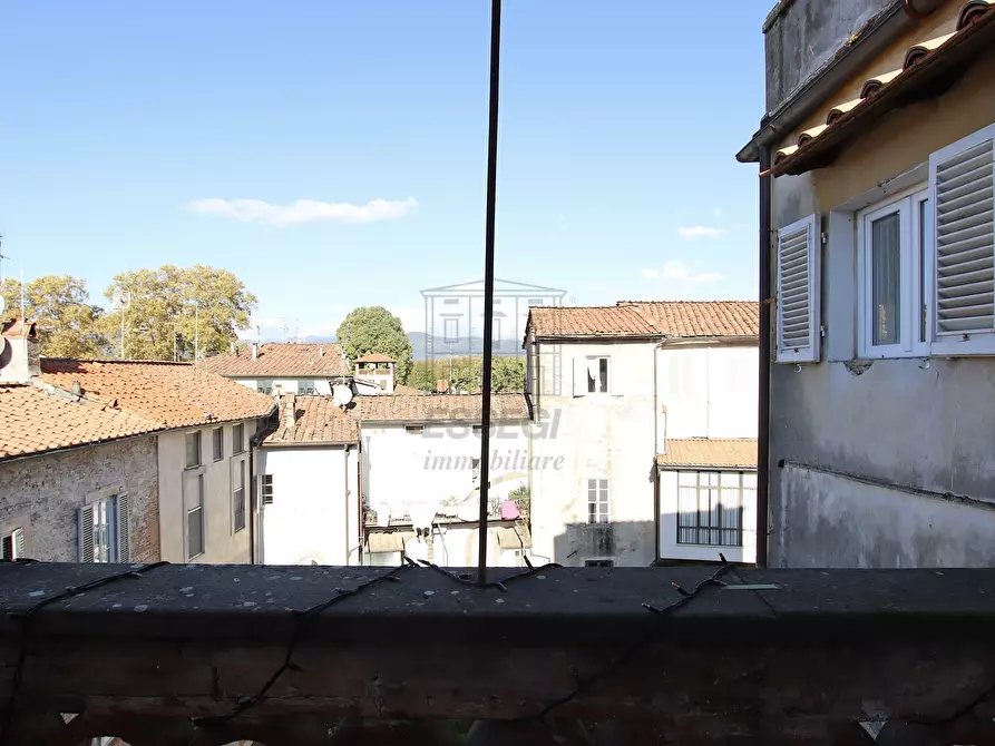 Immagine 14 di Appartamento in vendita  in Piazza del Salvatore 7 a Lucca