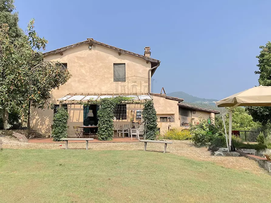 Immagine 1 di Rustico / casale in vendita  in Via della Scogliera 182 a Lucca