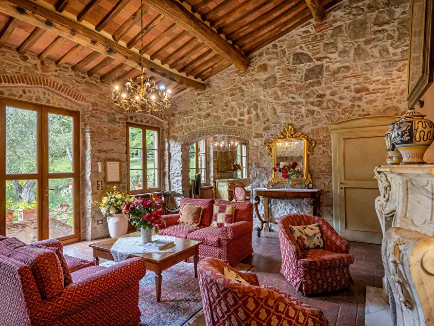 Immagine 7 di Villa in vendita  in via del maccennere a Lucca