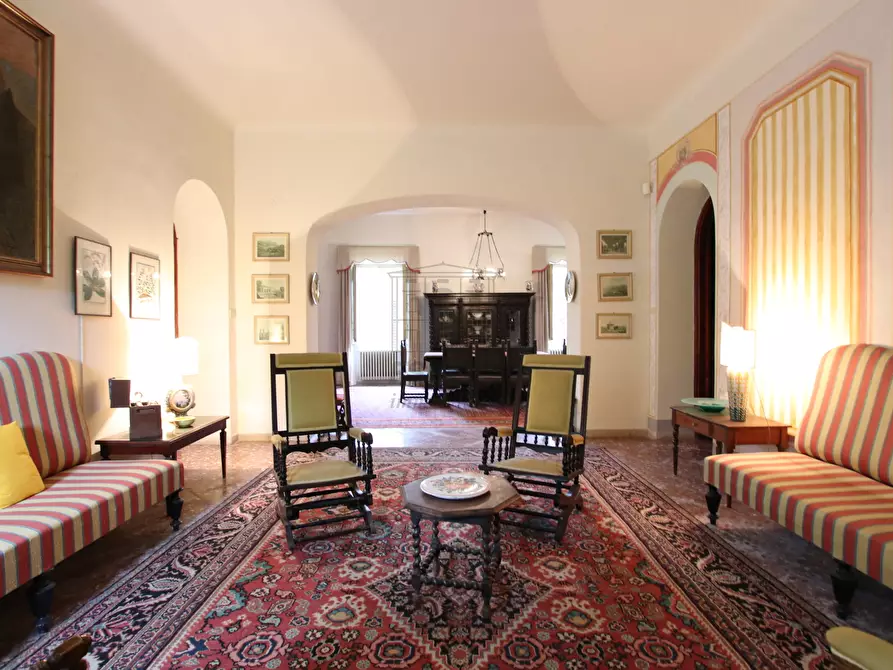 Immagine 18 di Villa in vendita  in via di montecatino a Lucca