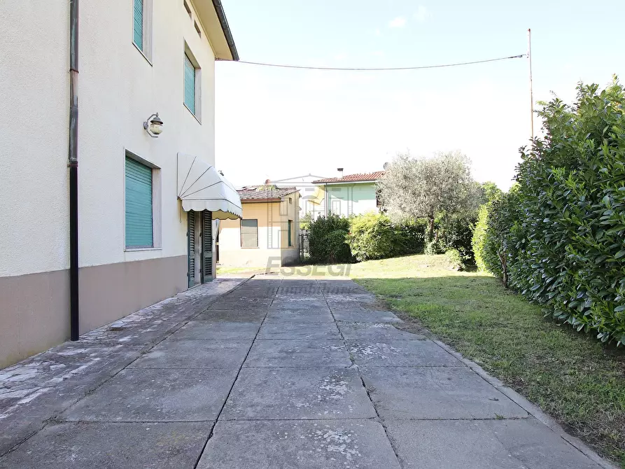 Immagine 25 di Villa in vendita  in Via dell'Ave Maria 106 a Lucca