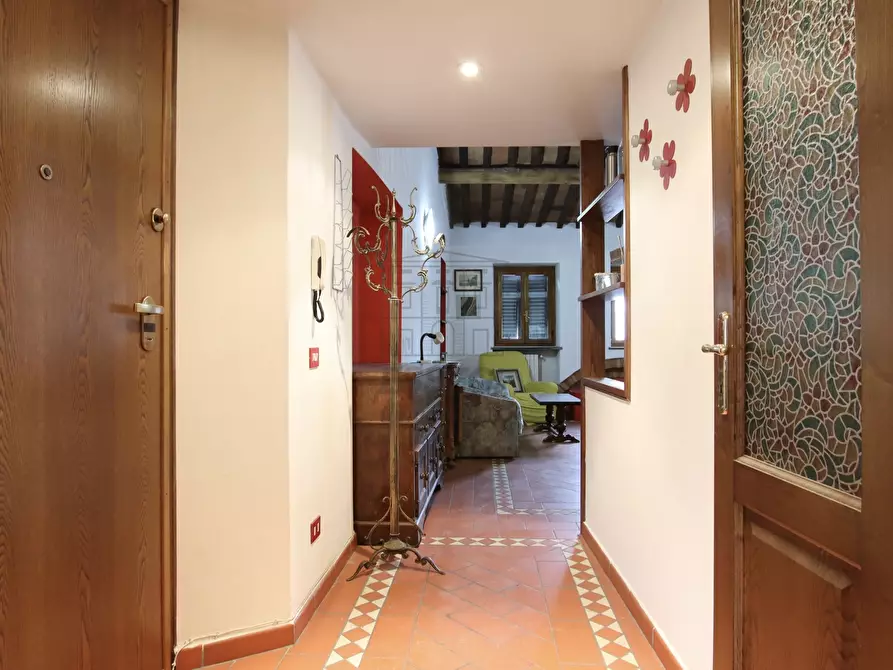 Immagine 9 di Appartamento in vendita  a Lucca