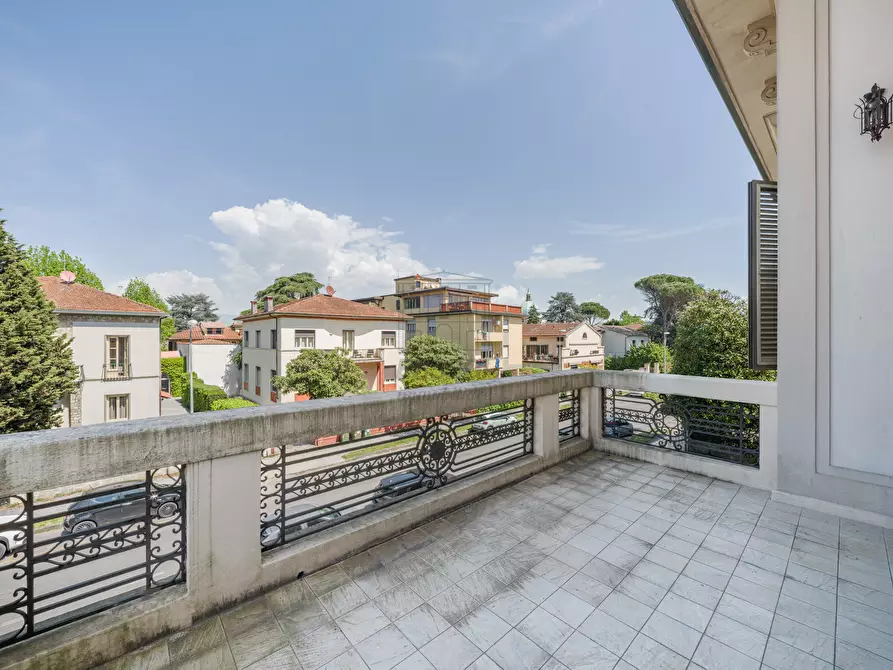 Immagine 57 di Villa in vendita  a Lucca