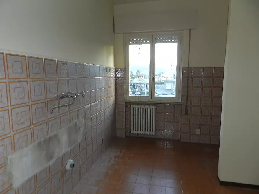 Immagine 10 di Appartamento in affitto  in Via Silvio Ferri 135 a Lucca