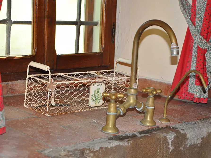 Immagine 38 di Villa in vendita  a Lucca