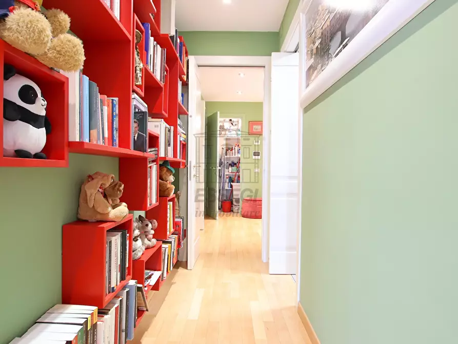 Immagine 10 di Appartamento in vendita  in Piazza della Croce 49 a Lucca