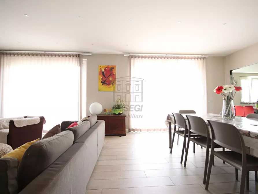 Immagine 6 di Villa in vendita  in Viale Prete a Capannori