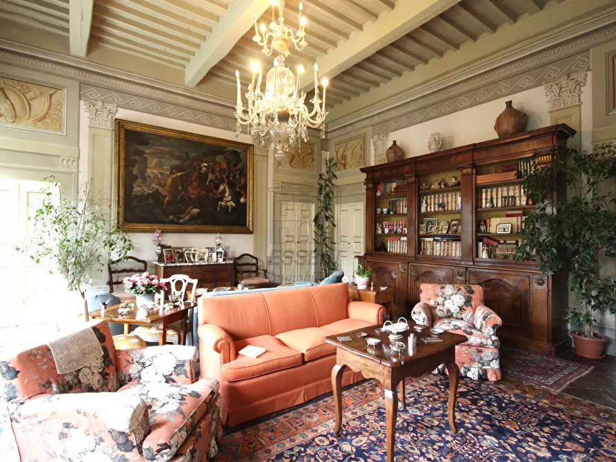 Immagine 4 di Villa in vendita  in Via del Caporale 773 a Lucca
