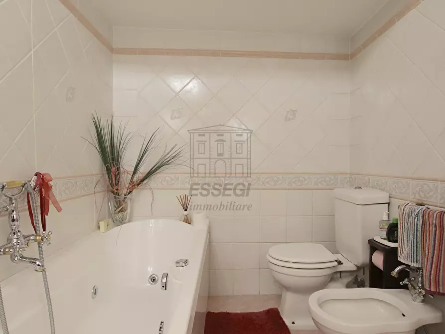 Immagine 39 di Villa in vendita  in Via Comunale Campolungo 51 a Lucca