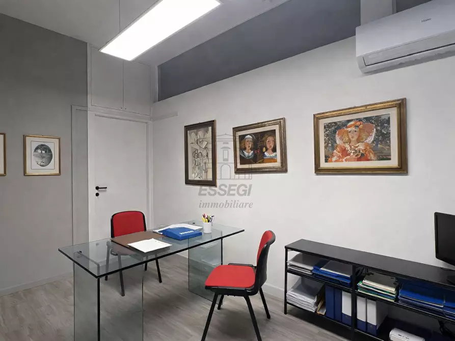 Immagine 7 di Ufficio in vendita  a Lucca