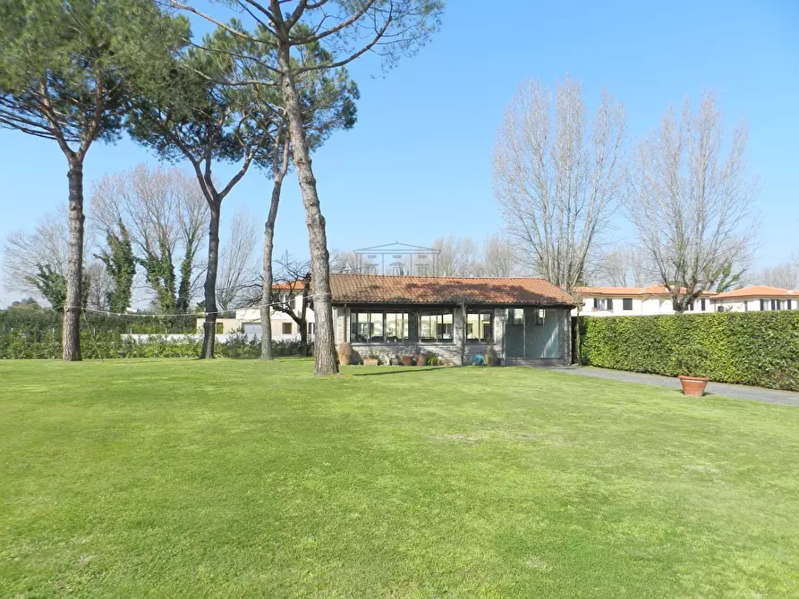 Immagine 10 di Villa in vendita  in Traversa II Via Vecchia Pesciatina 84 a Lucca