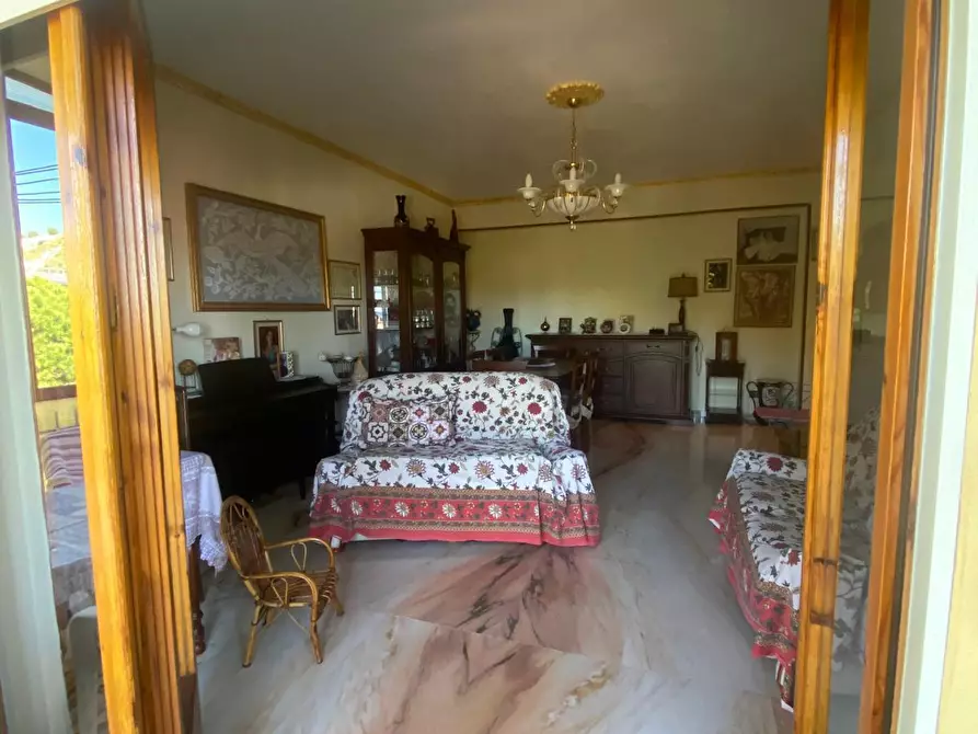 Immagine 12 di Pentalocale in vendita  in Viale Aldo Moro 15 a Bova Marina