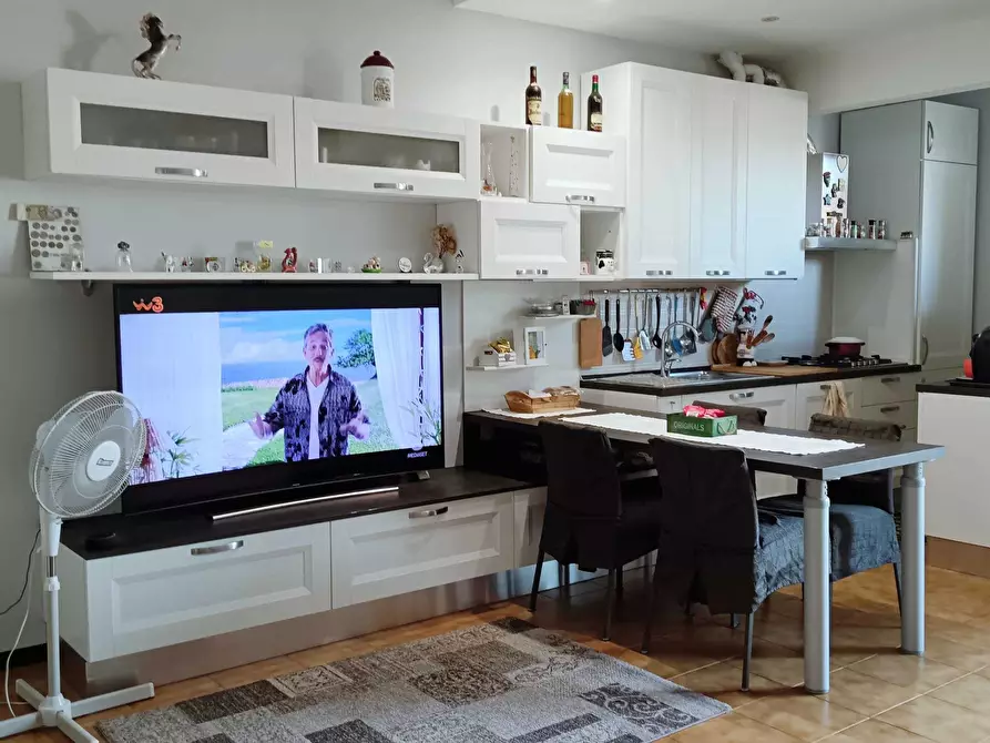 Immagine 3 di Pentalocale in vendita  a Ortonovo