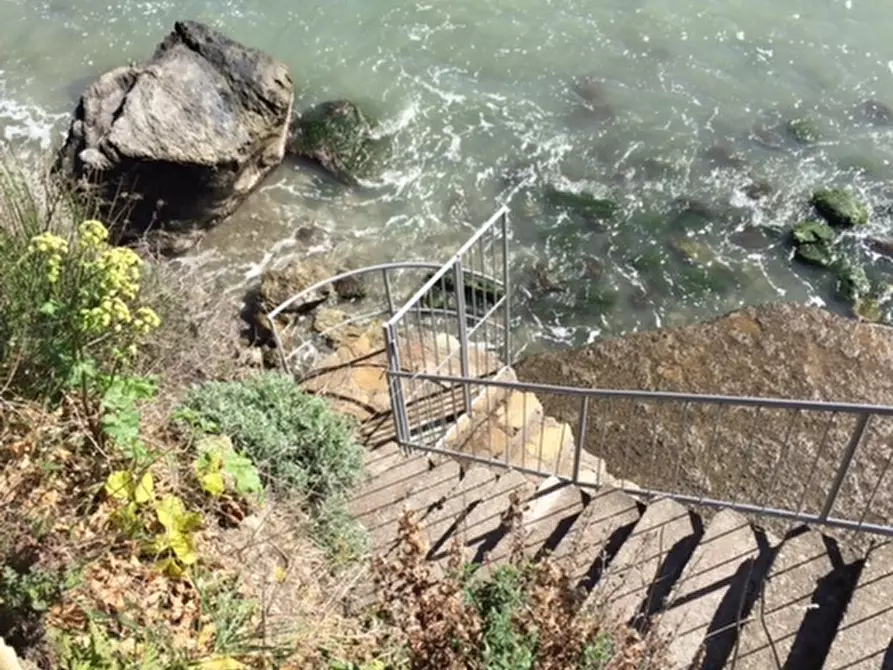 Immagine 4 di Villa in vendita  a Ameglia