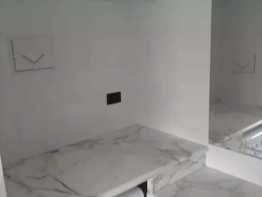 Immagine 11 di Pentalocale in vendita  a Sarzana