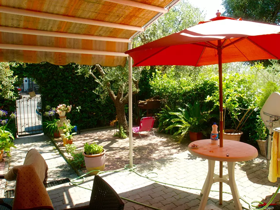 Immagine 2 di Terratetto in vendita  a Ameglia