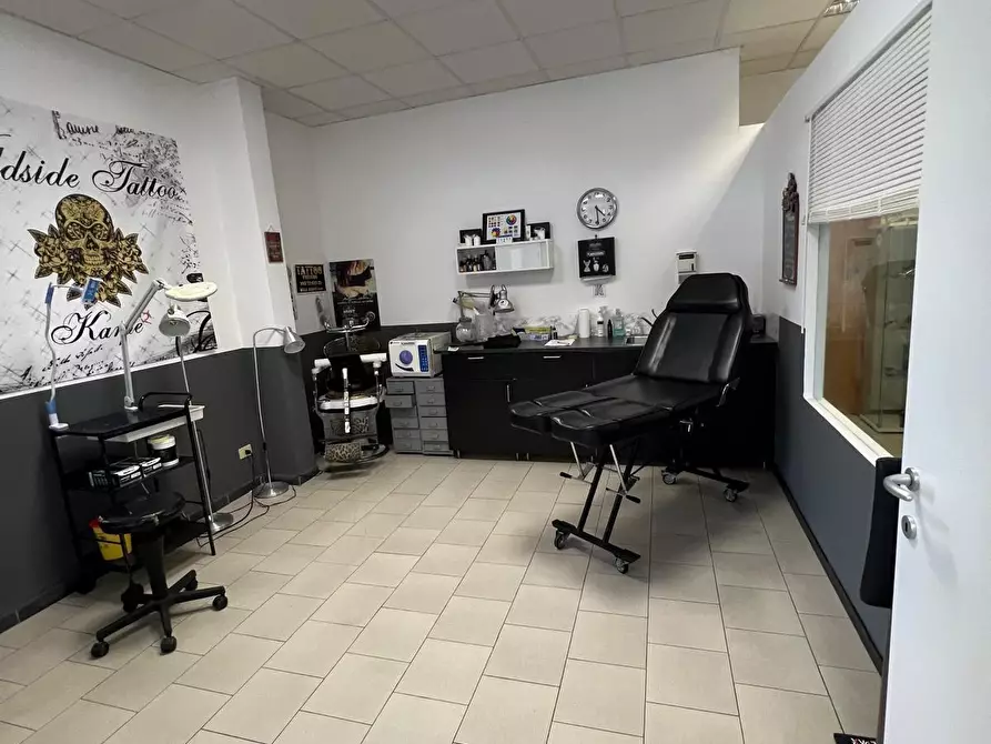 Immagine 4 di Ufficio in vendita  a Sarzana