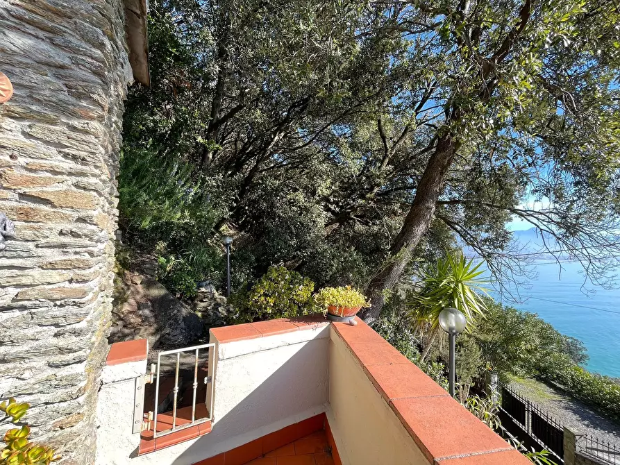 Immagine 4 di Trilocale in vendita  in Strada Punta Bianca 2 a Ameglia