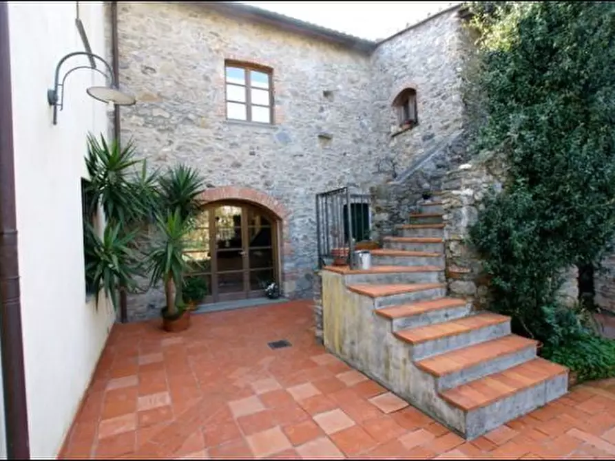 Immagine 4 di Villa in vendita  a Ameglia