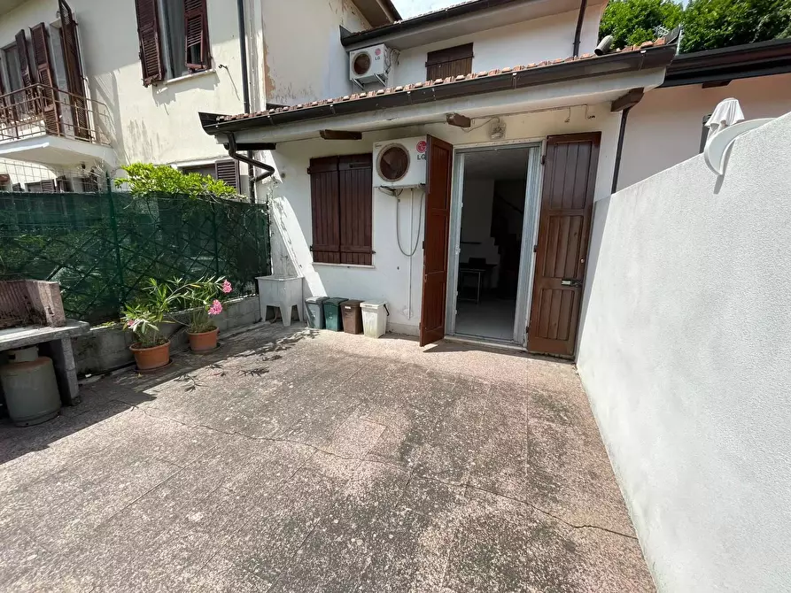Immagine 4 di Porzione di casa in vendita  a Ameglia