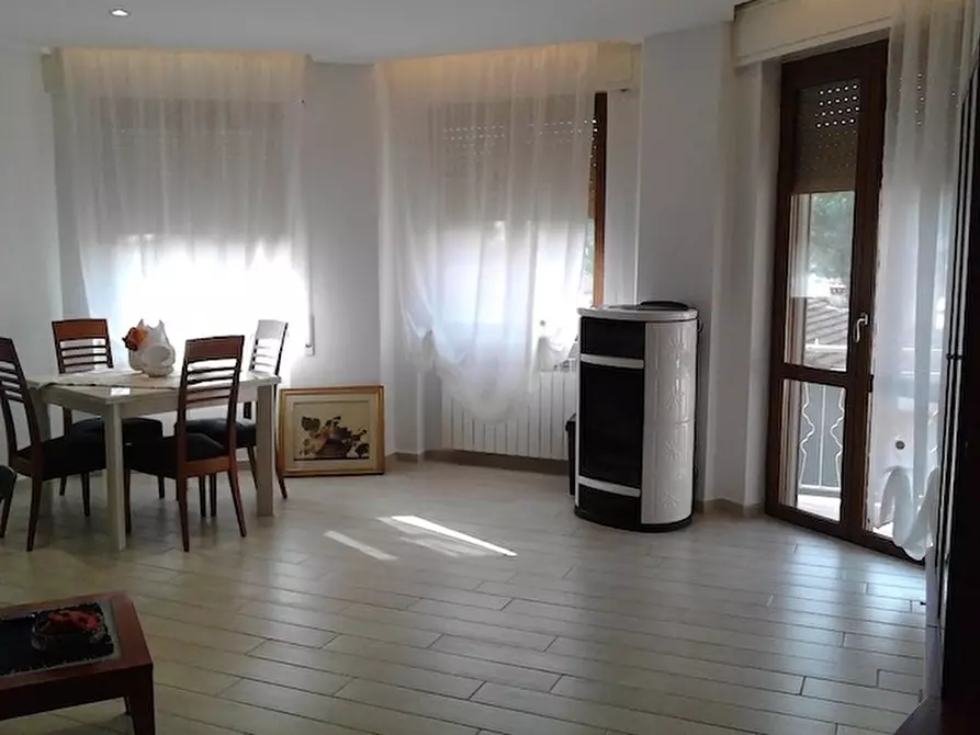 Immagine 2 di Quadrilocale in vendita  a Ameglia