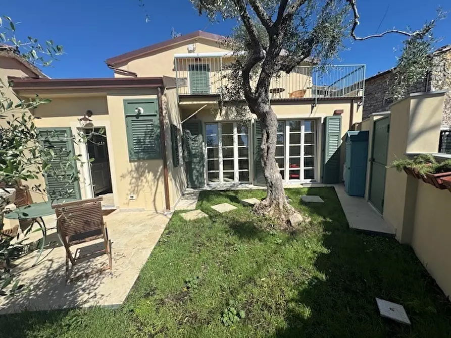 Immagine 2 di Trilocale in affitto  a Ameglia