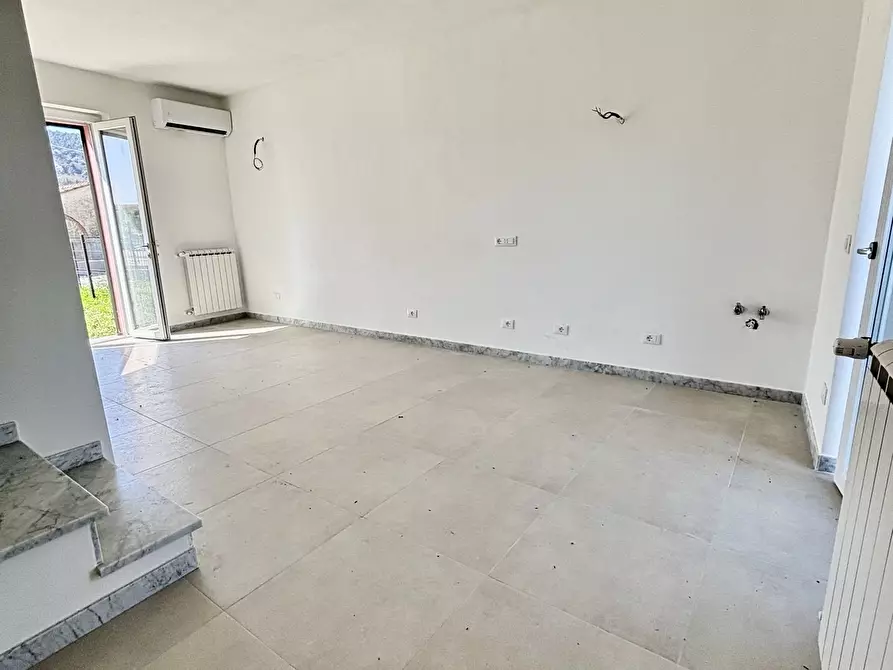 Immagine 2 di Casa semindipendente in vendita  a Ameglia