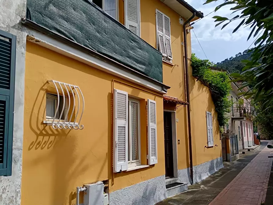 Immagine 2 di Porzione di casa in vendita  a Ameglia