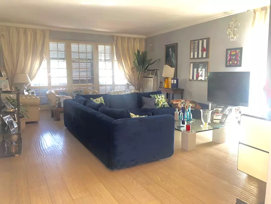 Immagine 5 di Villa in vendita  a Sarzana