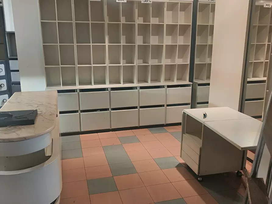 Immagine 4 di Locale commerciale in affitto  in Via Antonio Gramsci a Sarzana
